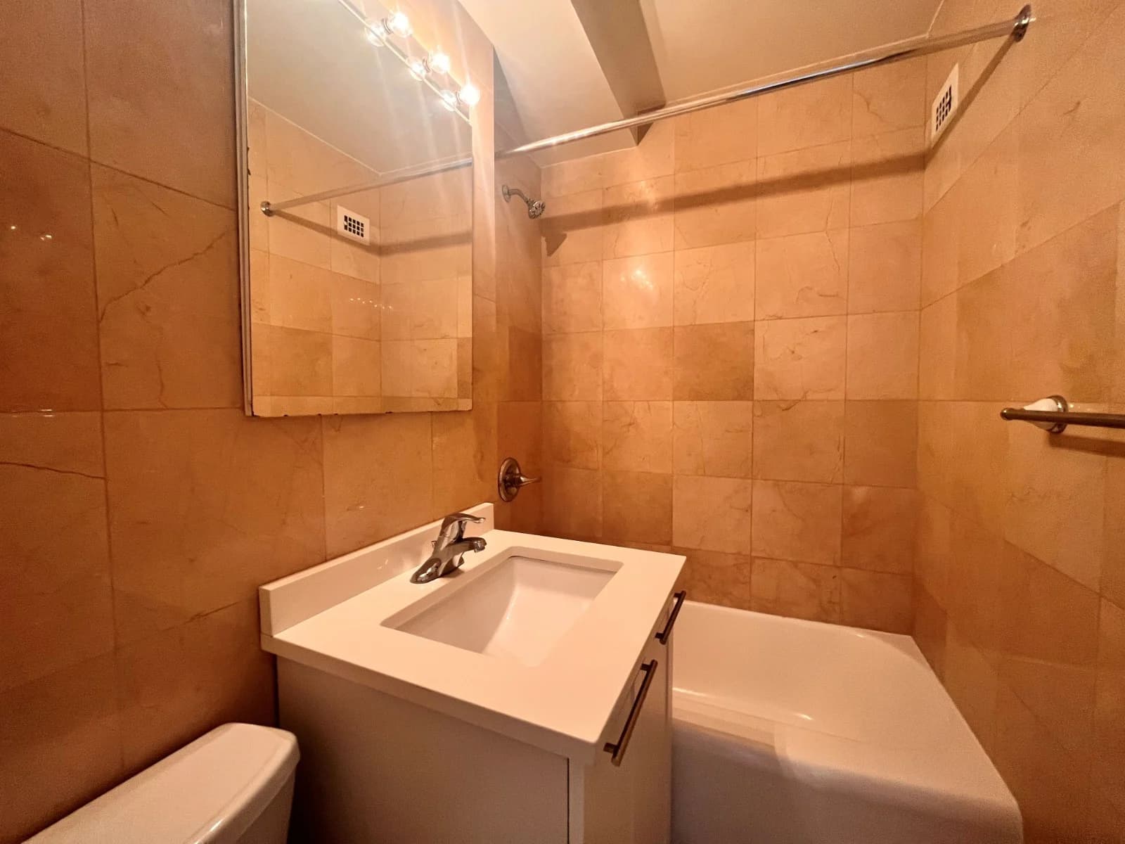 1 bed apartment at 435 E 79th St, Unit PHD00, Upper East Side, photo 3 of 4
