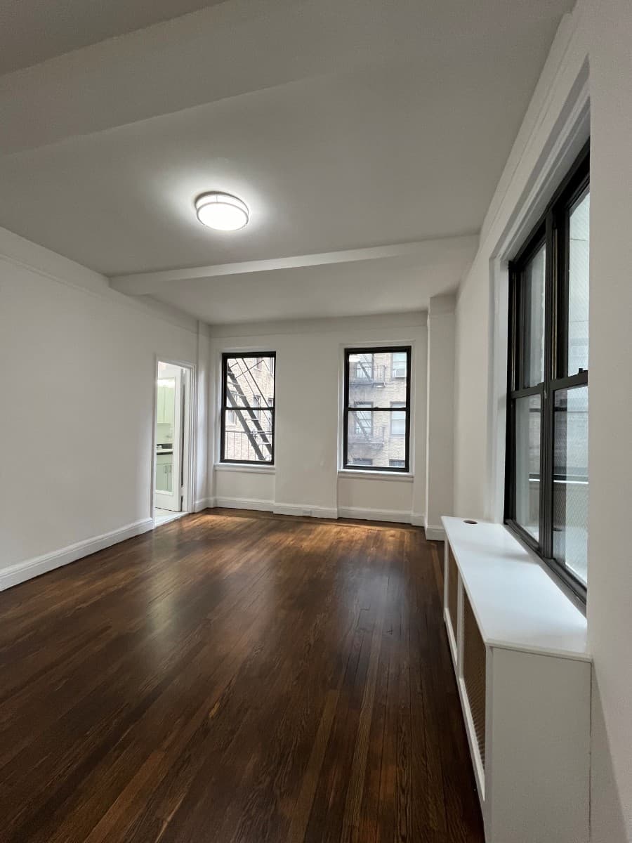 Studio apartment at 140 E 46th St, Unit 11T, Midtown East, photo 1 of 6