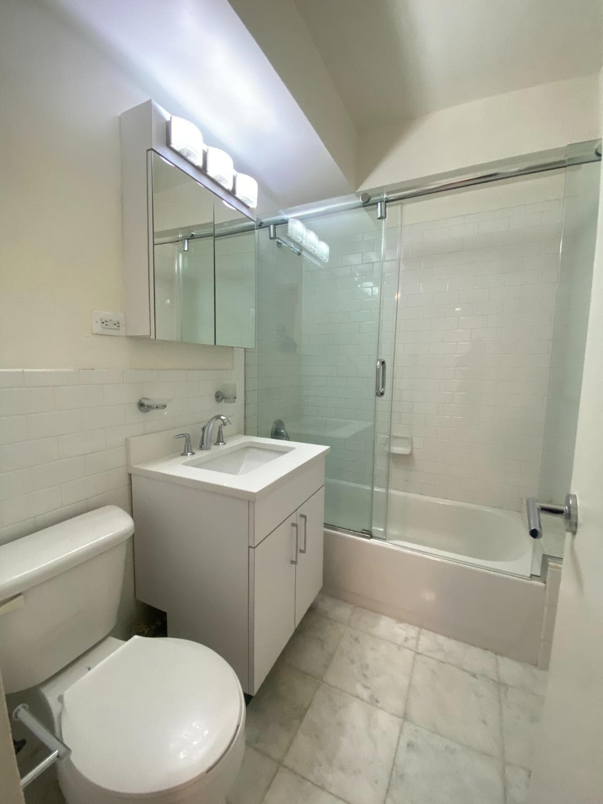 2 bed apartment at 157 East 57th Street, Unit 08C, Midtown East, photo 7 of 8