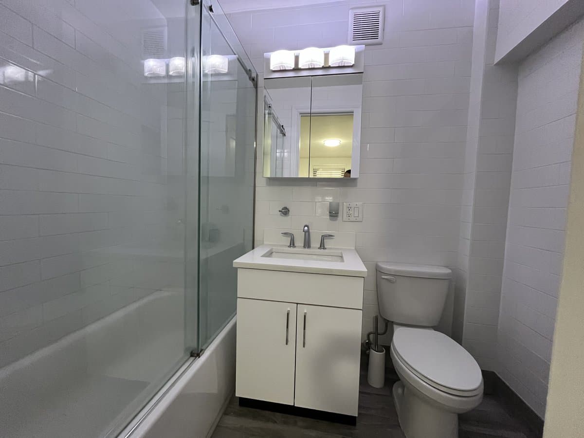 1 bed apartment at 96 Fifth Avenue, Unit 9L, Union Square, photo 13 of 16