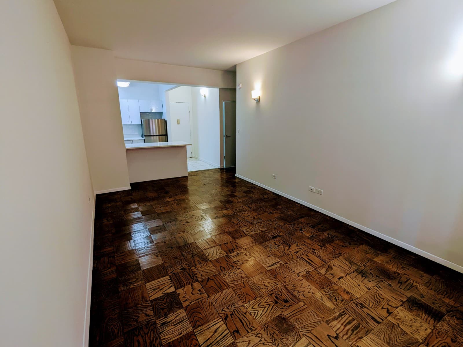 235 W 22nd St, photo 2
