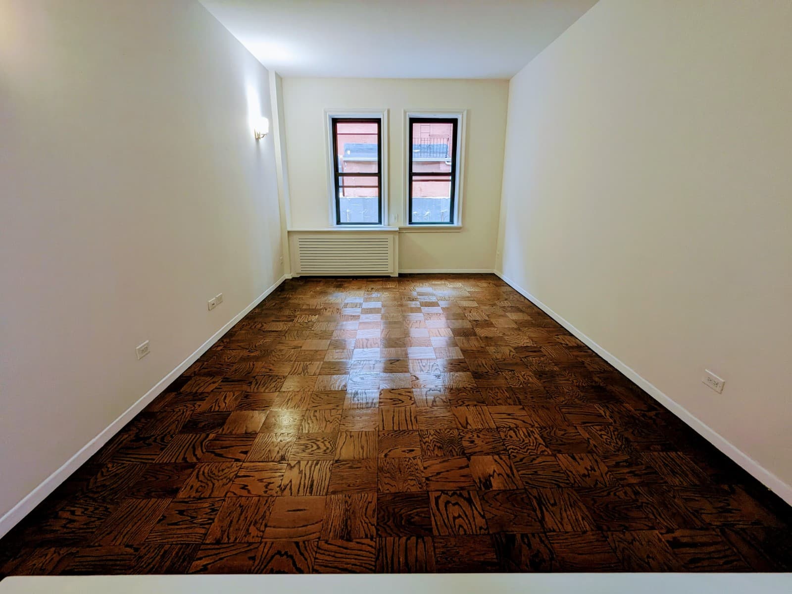 235 W 22nd St, photo 5