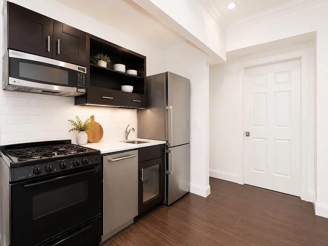 3 bed apartment at 315 East 10th Street, Unit 1F, East Village, photo 6 of 7