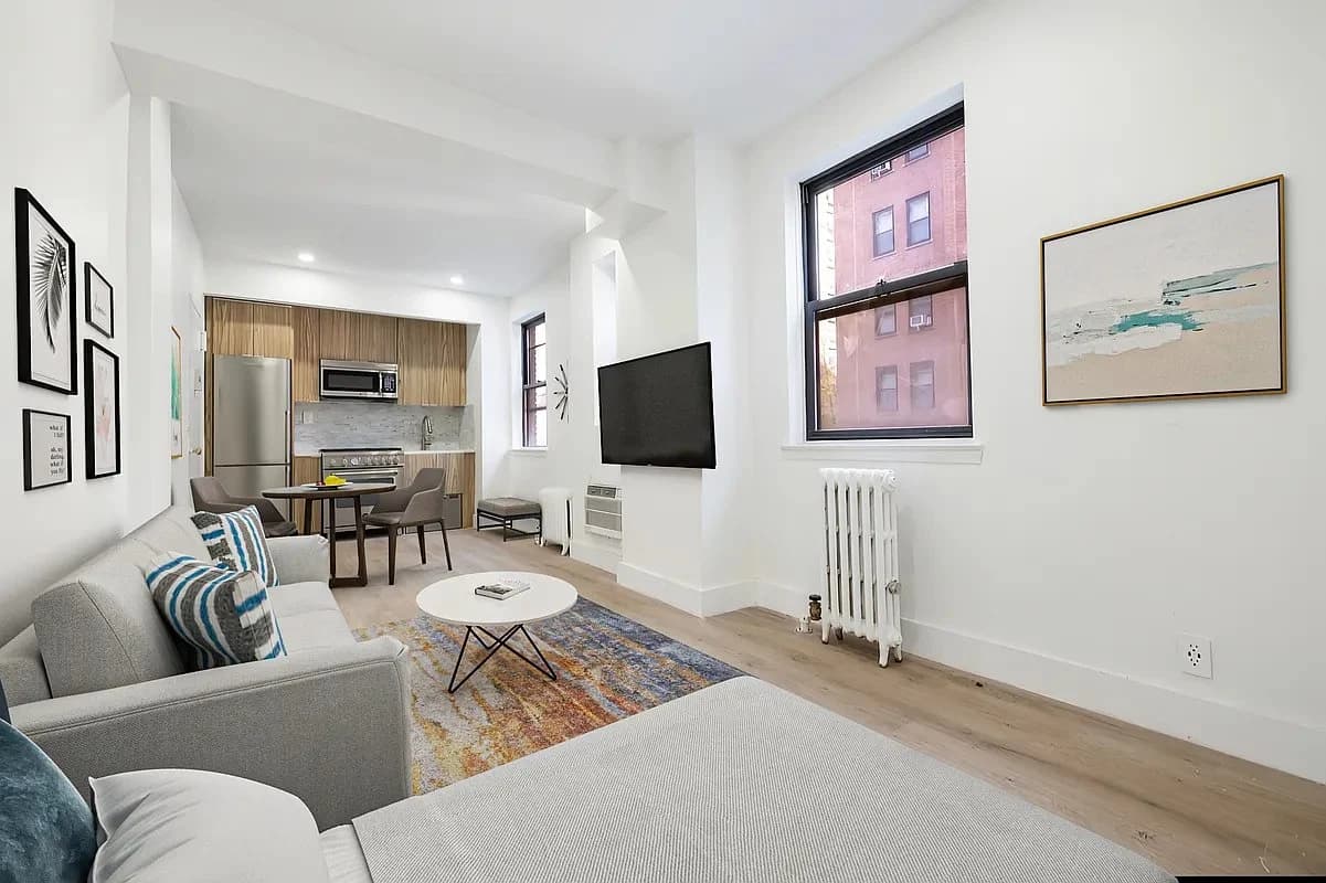 Studio apartment at 138 East 38th Street, Unit 4D, Murray Hill, photo 2 of 8