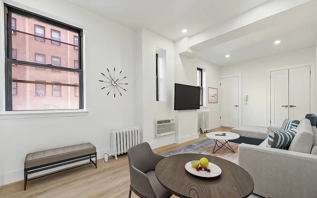 Studio apartment at 138 East 38th Street, Unit 4D, Murray Hill, photo 1 of 8