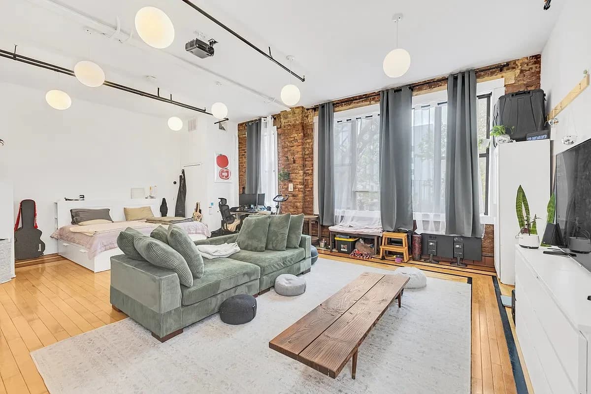 1 bed apartment at 308 Graham Avenue, Unit 2, Williamsburg, photo 3 of 8