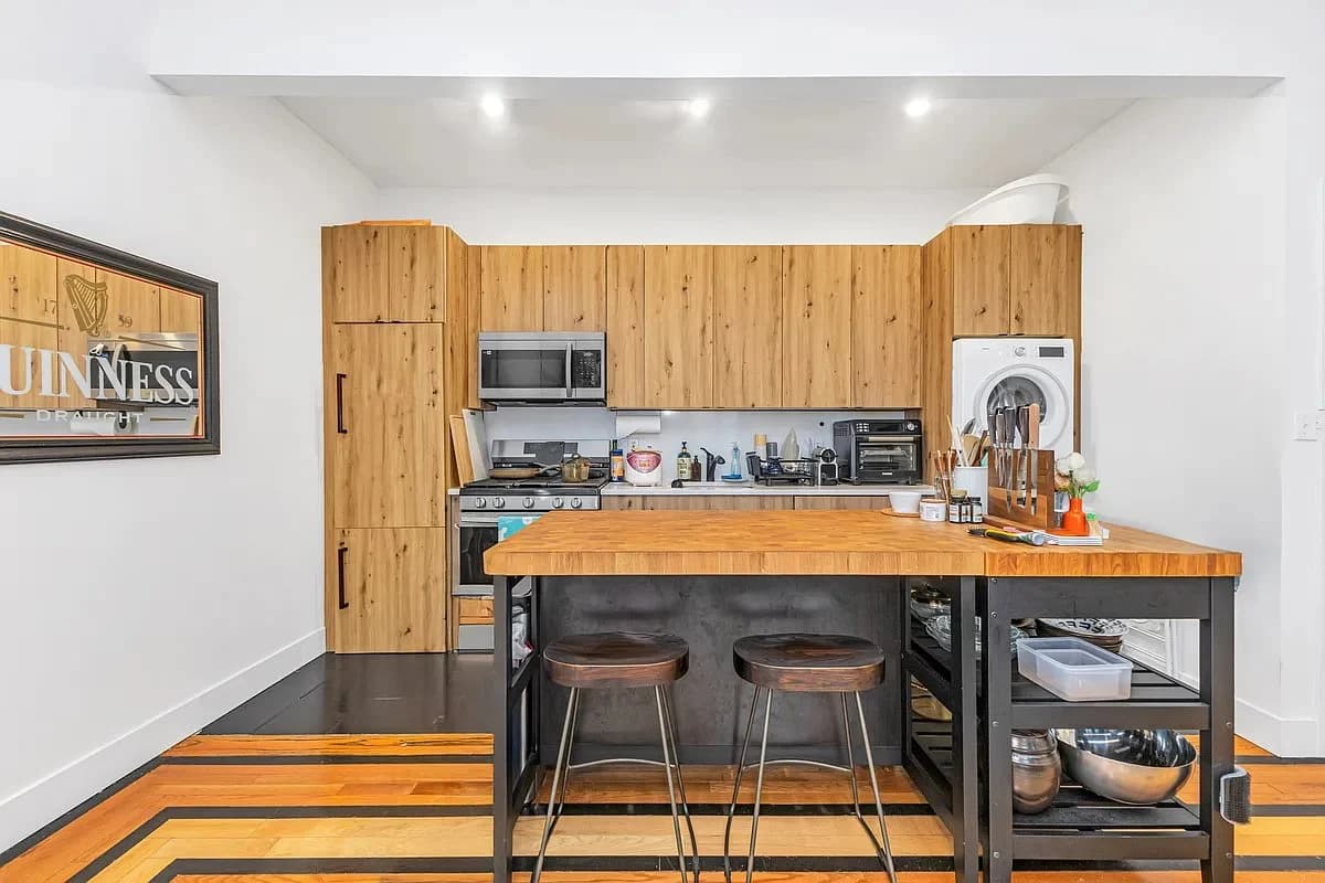 1 bed apartment at 308 Graham Avenue, Unit 2, Williamsburg, photo 4 of 8