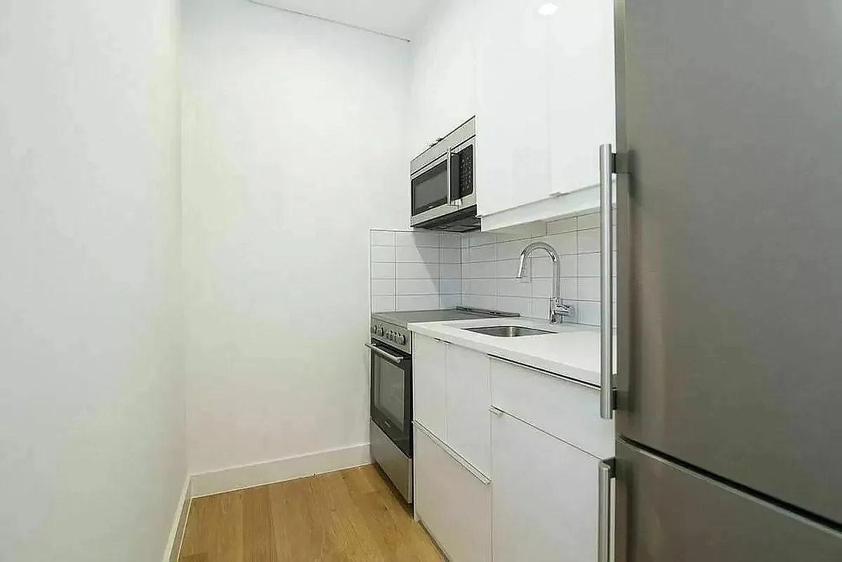 1 bed apartment at 59 Thompson Street, Unit 8, SoHo, photo 3 of 5