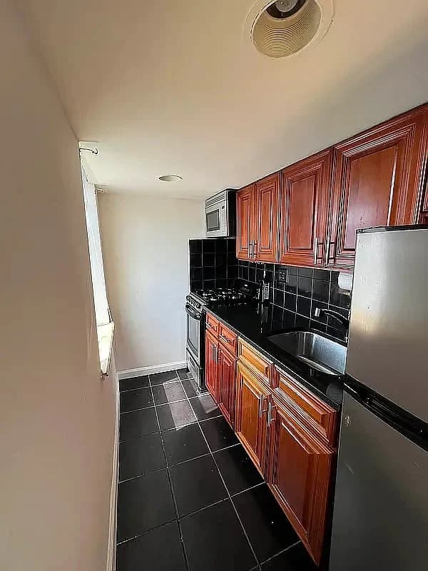 1 bed apartment at 619 East 5th Street, Unit 29, East Village, photo 4 of 9