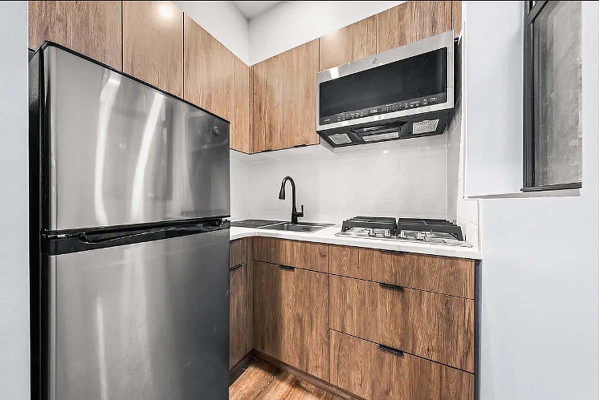 1 bed apartment at 453 West 48th Street, Unit 4C, Hell's Kitchen, photo 3 of 4