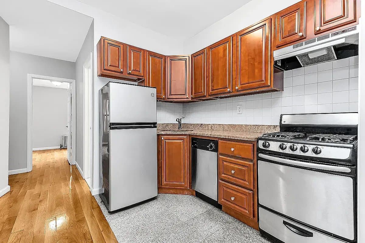 568 Baltic Street, photo 4