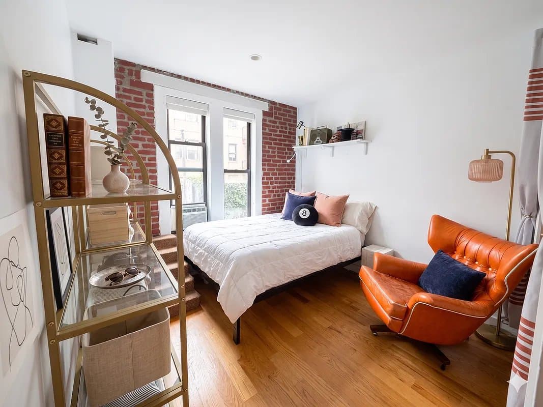 2 bed apartment at 380 South 4th Street, Unit 4, Williamsburg, photo 2 of 4