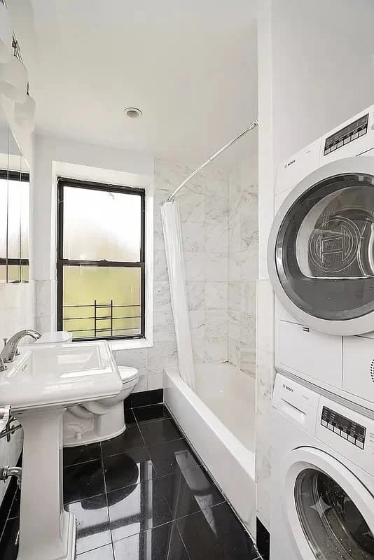2 bed apartment at 380 South 4th Street, Unit 4, Williamsburg, photo 4 of 4