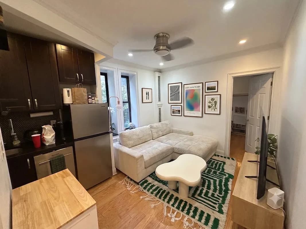 2 bed apartment at 380 South 4th Street, Unit 4, Williamsburg, photo 1 of 4
