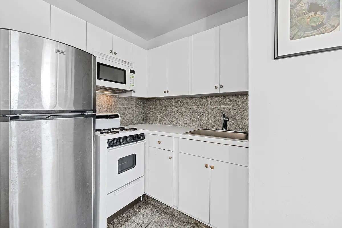 2 bed apartment at 193 East 4th Street, Unit 2R, East Village, photo 6 of 7