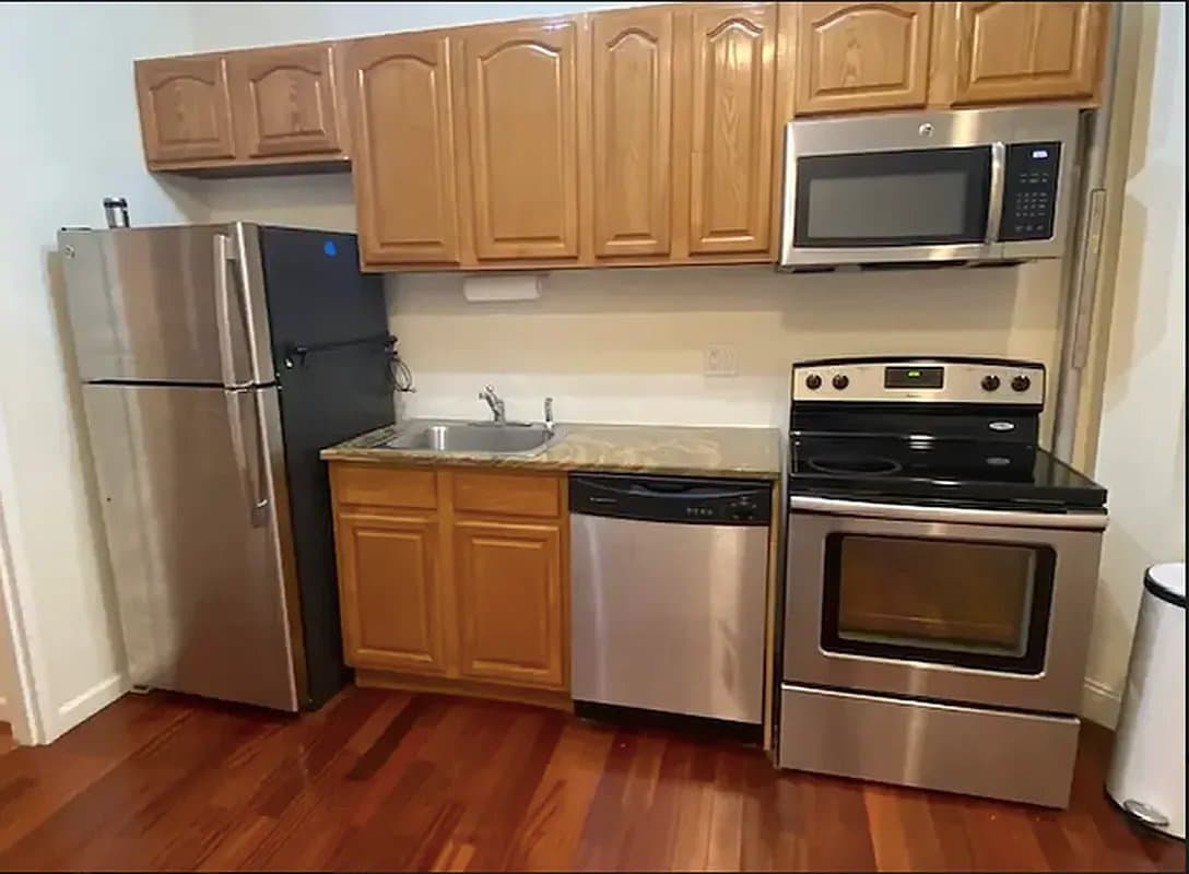 3 bed apartment at 129 West 56th Street, Unit 4R, Midtown West, photo 5 of 6