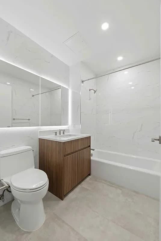 Studio apartment at 45-10 215th Place, Unit 3E, Bayside, photo 3 of 5