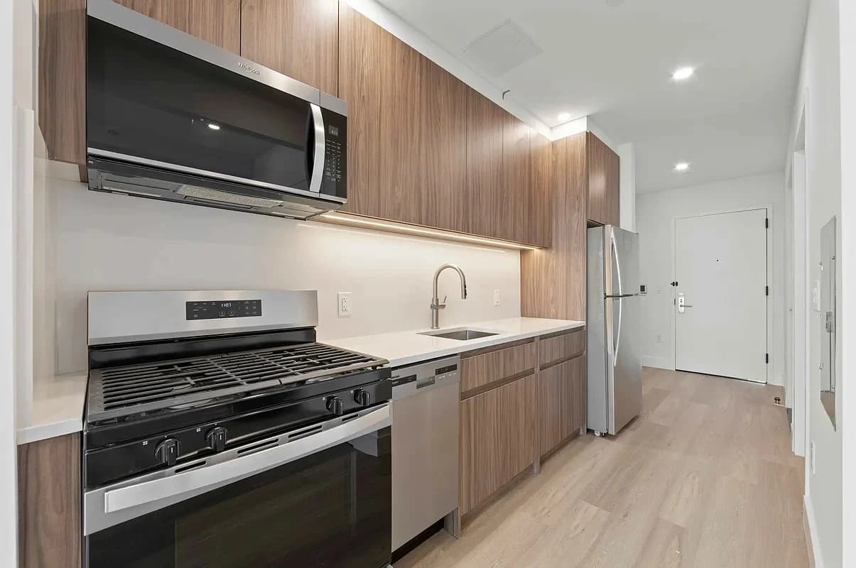 Studio apartment at 45-10 215th Place, Unit 3E, Bayside, photo 5 of 5