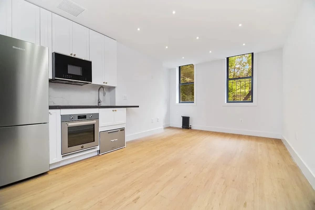 Studio apartment at 207 East 4th Street, Unit 2B, East Village, photo 2 of 5