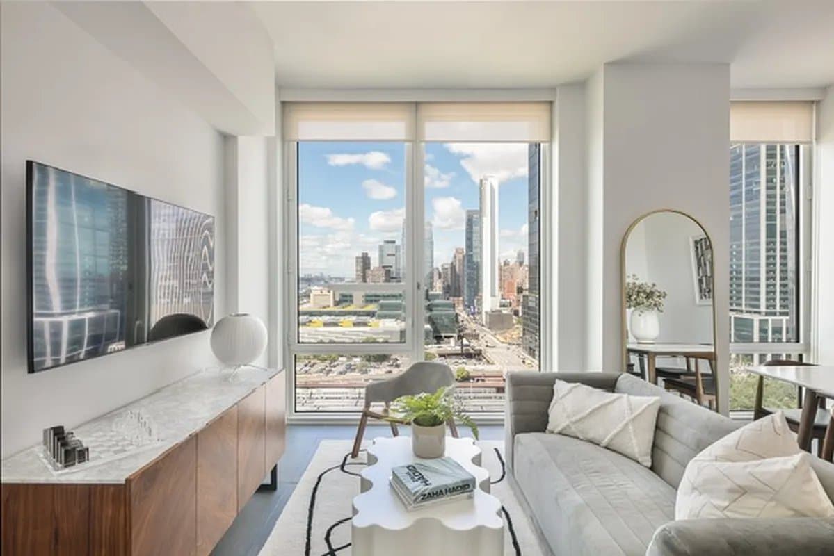 1 bed apartment at 606 West 30th Street, Unit 26F, Hudson Yards, photo 2 of 23