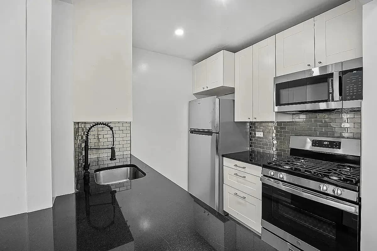 597 Grand Avenue, photo 4