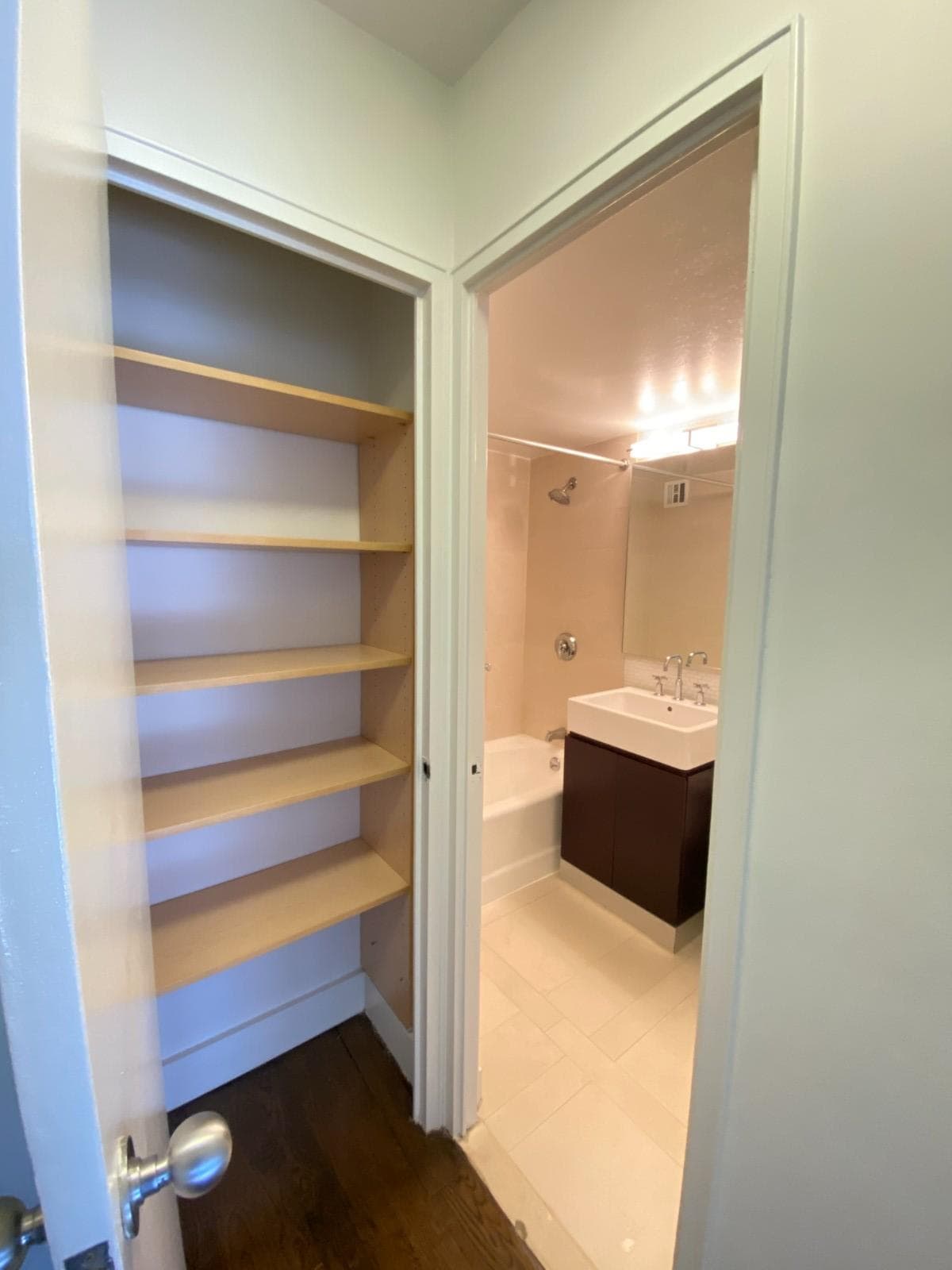 1 bed apartment at 220 E 63rd St, Unit 8E, Upper East Side, photo 4 of 5