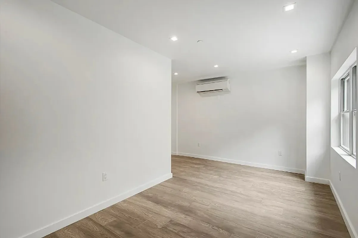 773 Hart Street, photo 4