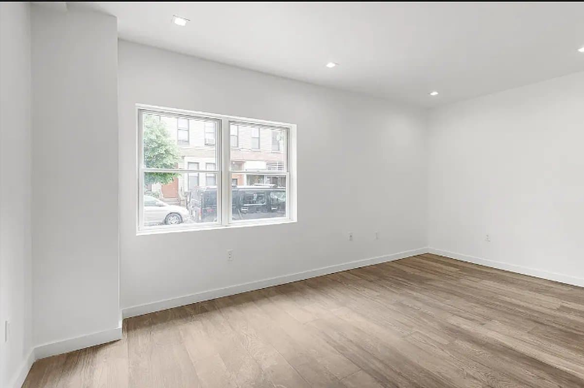 773 Hart Street, photo 2