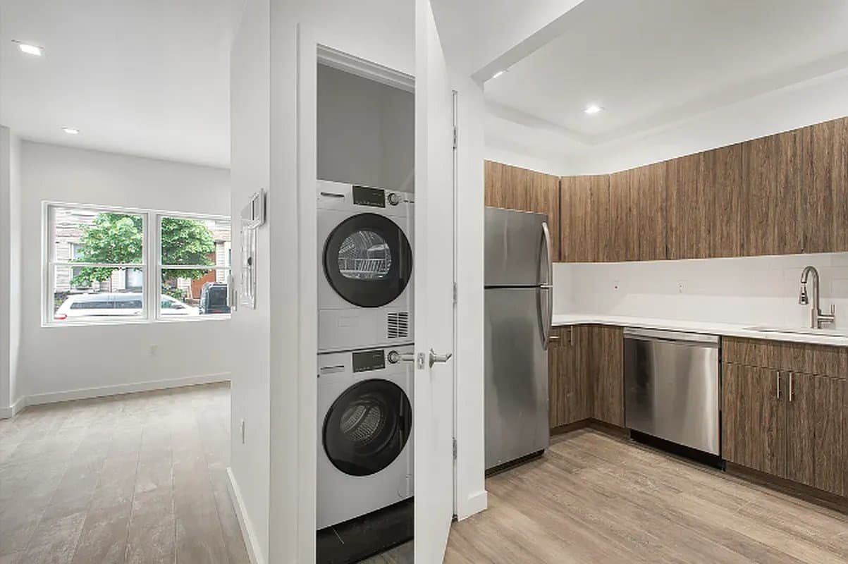 773 Hart Street, photo 3