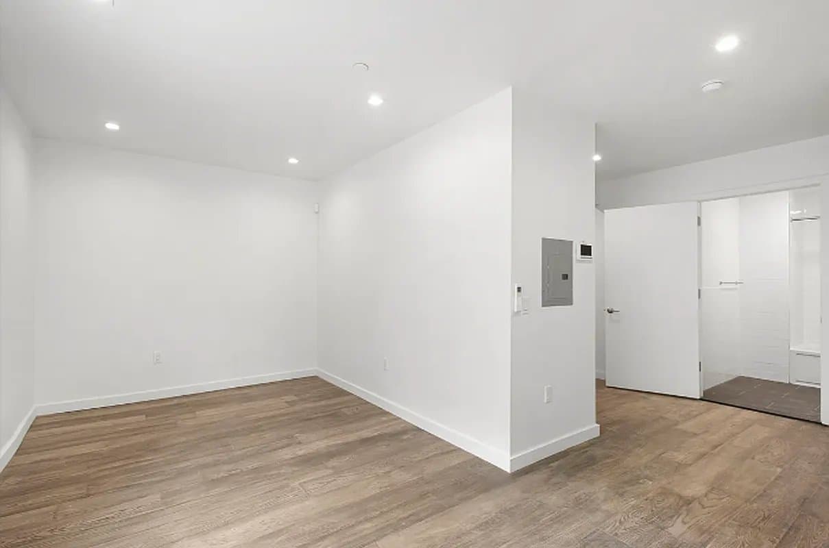 773 Hart Street, photo 5