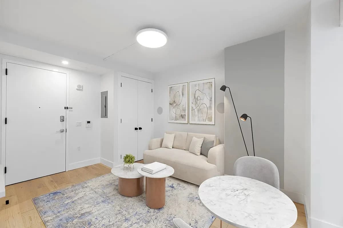 Studio apartment at 60 West 125th Street, Unit 1602, Harlem, photo 2 of 4
