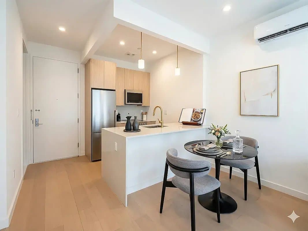 1 bed apartment at 285 Kingsland Avenue, Unit 3A, Greenpoint, photo 2 of 4