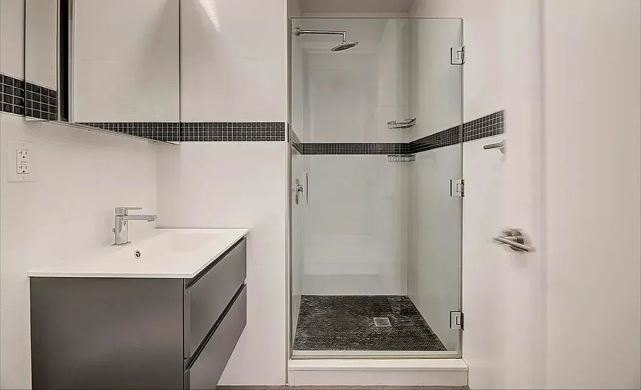1 bed apartment at 161 Stanton Street, Unit 2E2, Lower East Side, photo 4 of 4