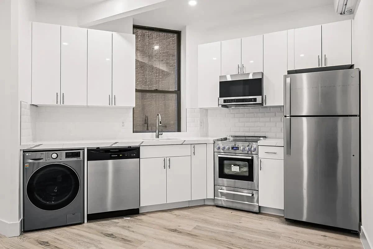 2 bed apartment at 254 Broome Street, Unit 7, Lower East Side, photo 5 of 7