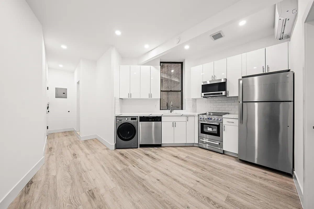 2 bed apartment at 254 Broome Street, Unit 7, Lower East Side, photo 4 of 7