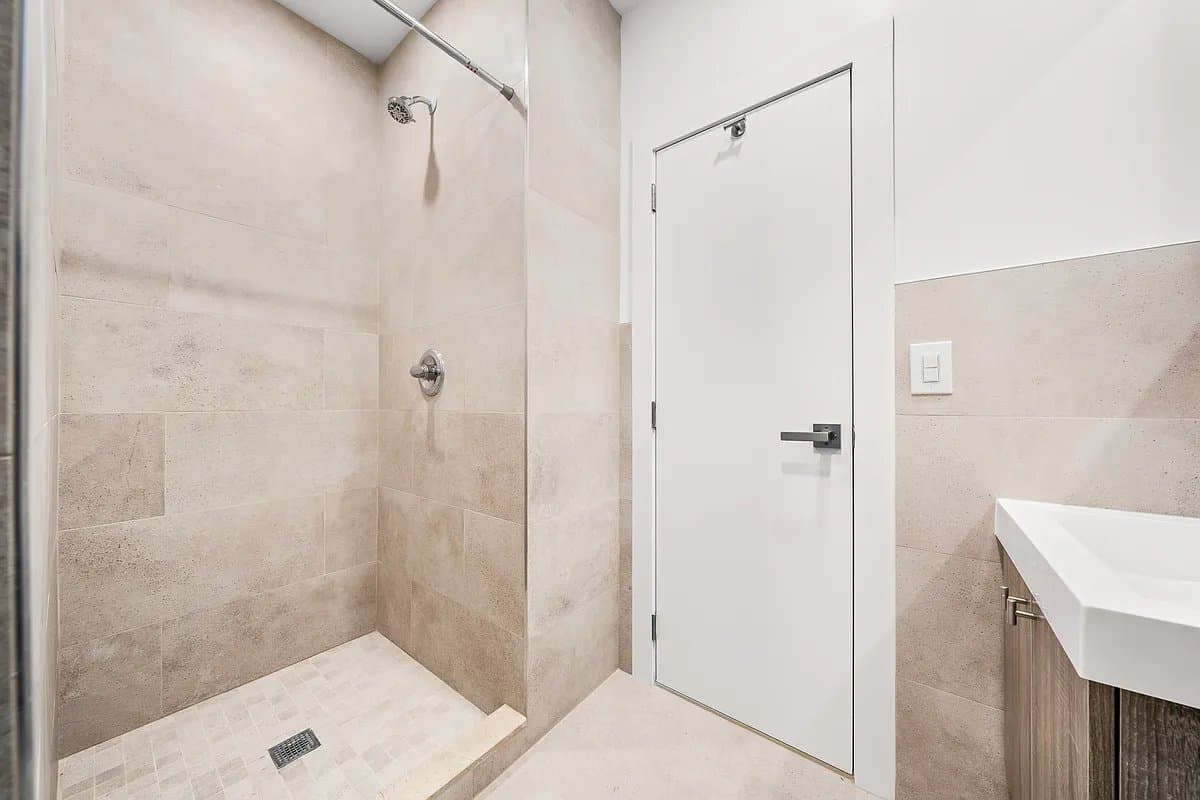 2 bed apartment at 254 Broome Street, Unit 7, Lower East Side, photo 6 of 7
