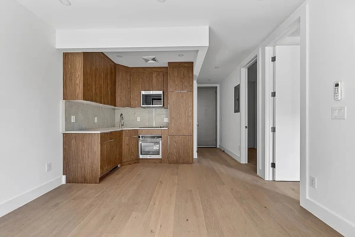 207 Eighth Avenue, photo 4