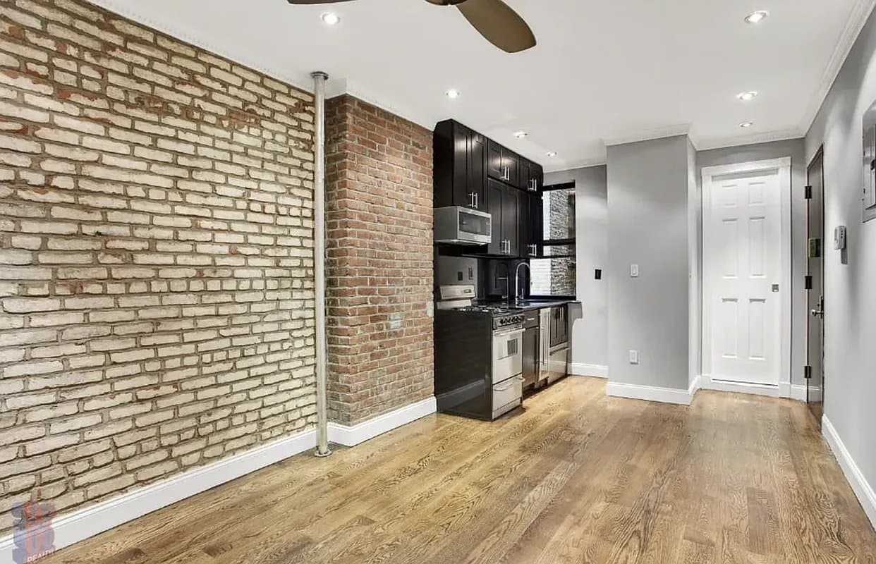 3 bed apartment at 438 West 52nd Street, Unit 7, Hell's Kitchen, photo 2 of 6