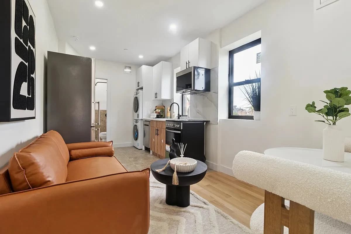 2 bed apartment at 176 Rivington Street, Unit 6, Lower East Side, photo 4 of 6