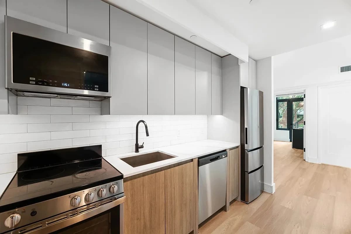2 bed apartment at 63 Pitt Street, Unit 6B, Lower East Side, photo 6 of 7