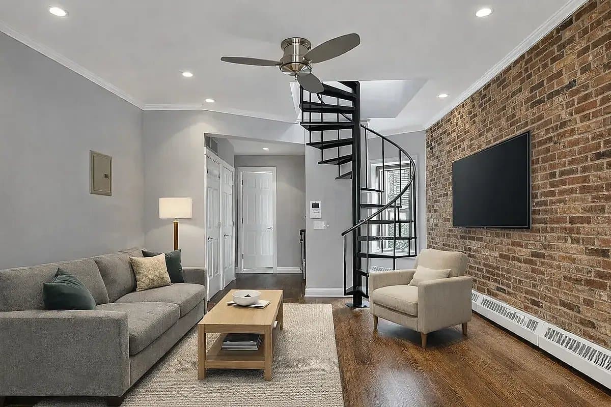 350 West 21st Street, photo 3