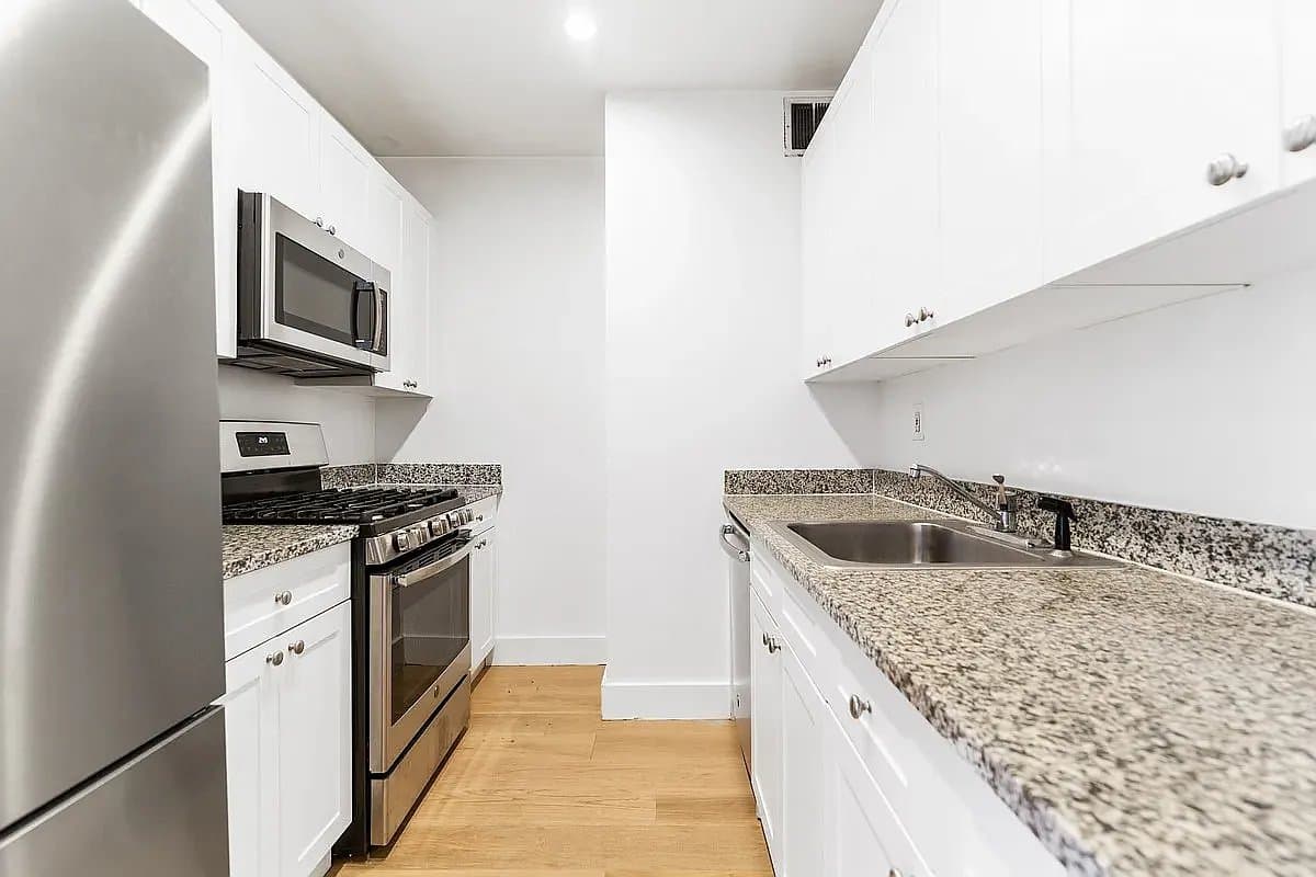 4 bed apartment at 50 Murray Street, Unit 690, Financial District, photo 5 of 6