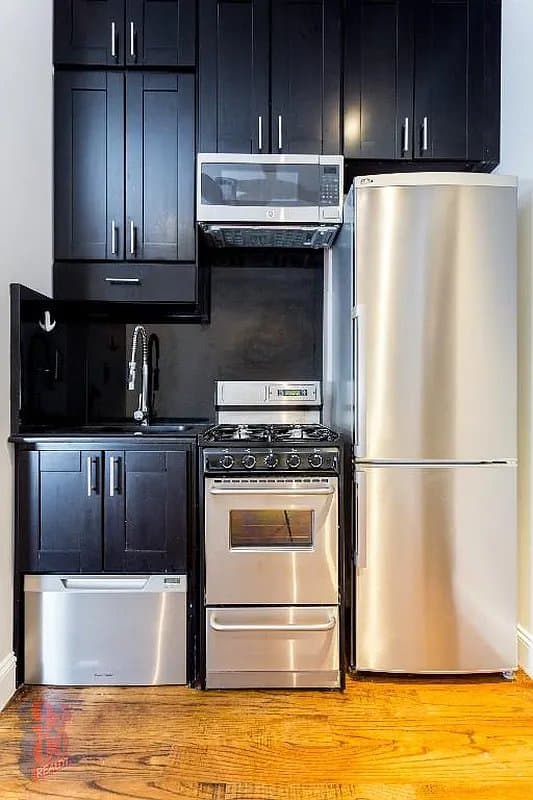 2 bed apartment at 15 West 103rd Street, Unit 2A, Upper West Side, photo 4 of 6
