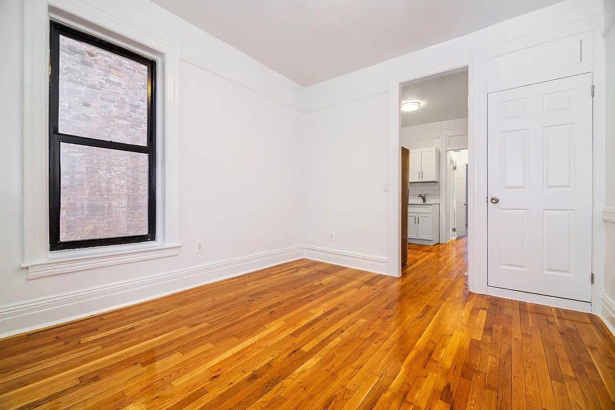 551 Hudson Street, photo 4