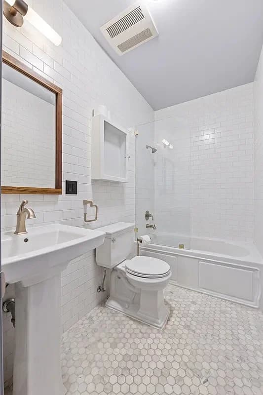 2 bed apartment at 390 Fifth Avenue, Unit 3F, Park Slope, photo 6 of 6