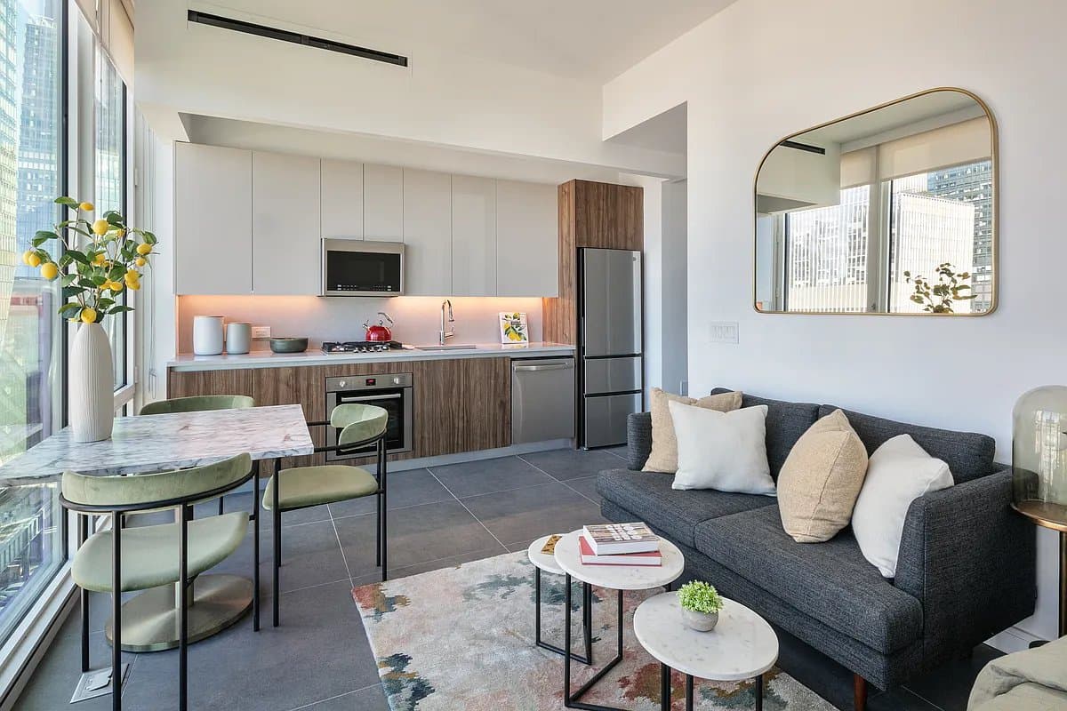 Studio apartment at 606 West 30th Street, Unit 15H, Hudson Yards, photo 2 of 20