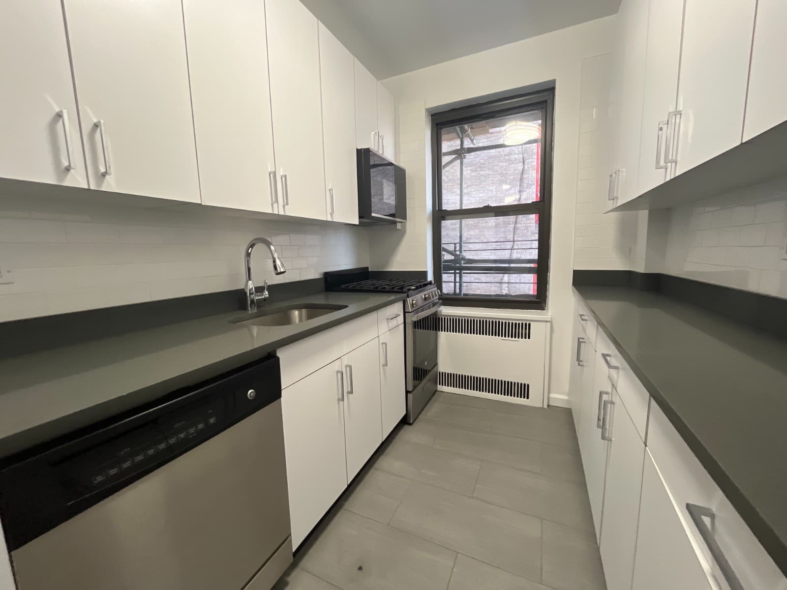 1 bed apartment at 20 Fifth Avenue, Unit 14A, Greenwich Village, photo 4 of 4