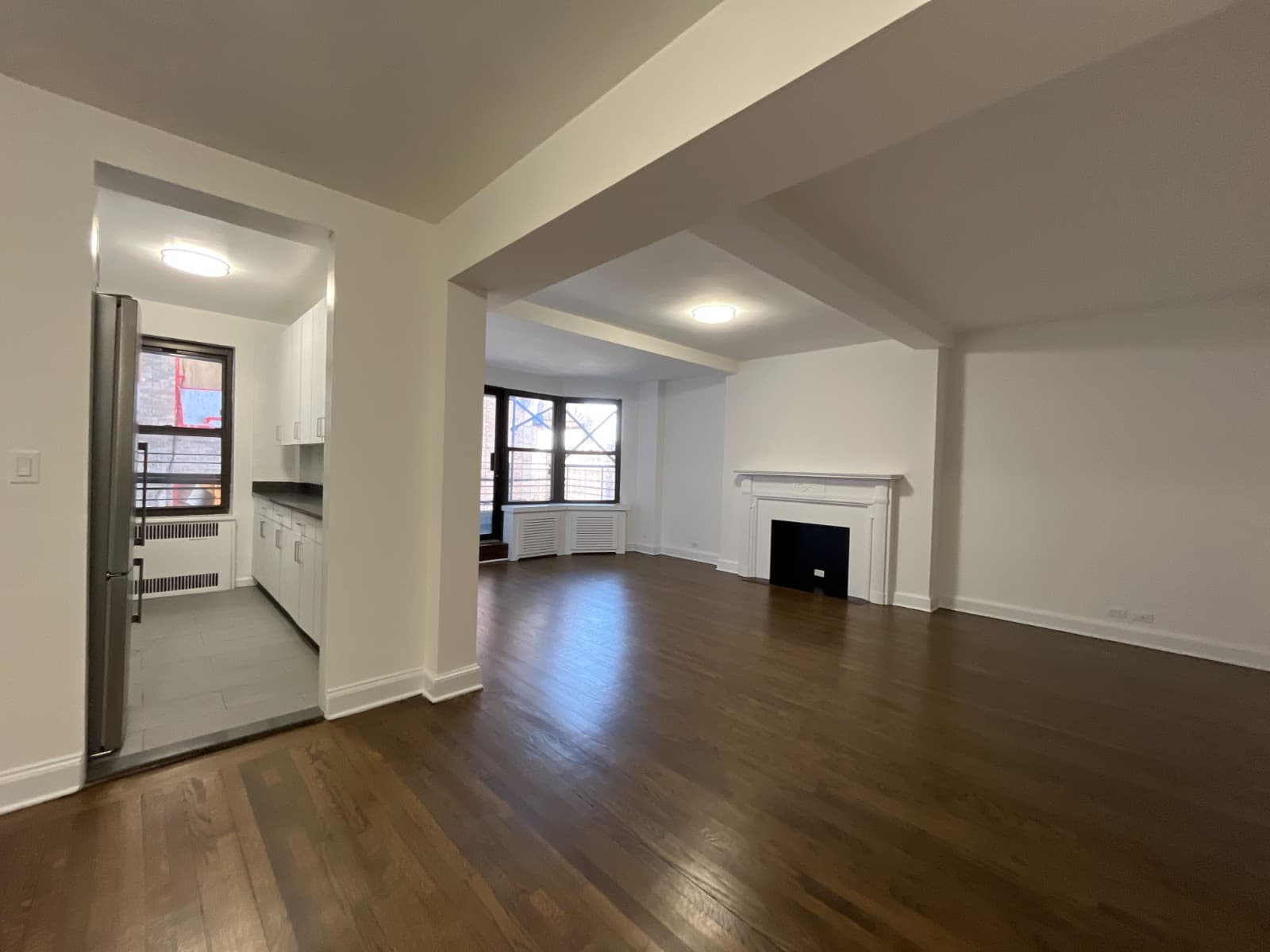 1 bed apartment at 20 Fifth Avenue, Unit 9B, Greenwich Village, photo 2 of 4