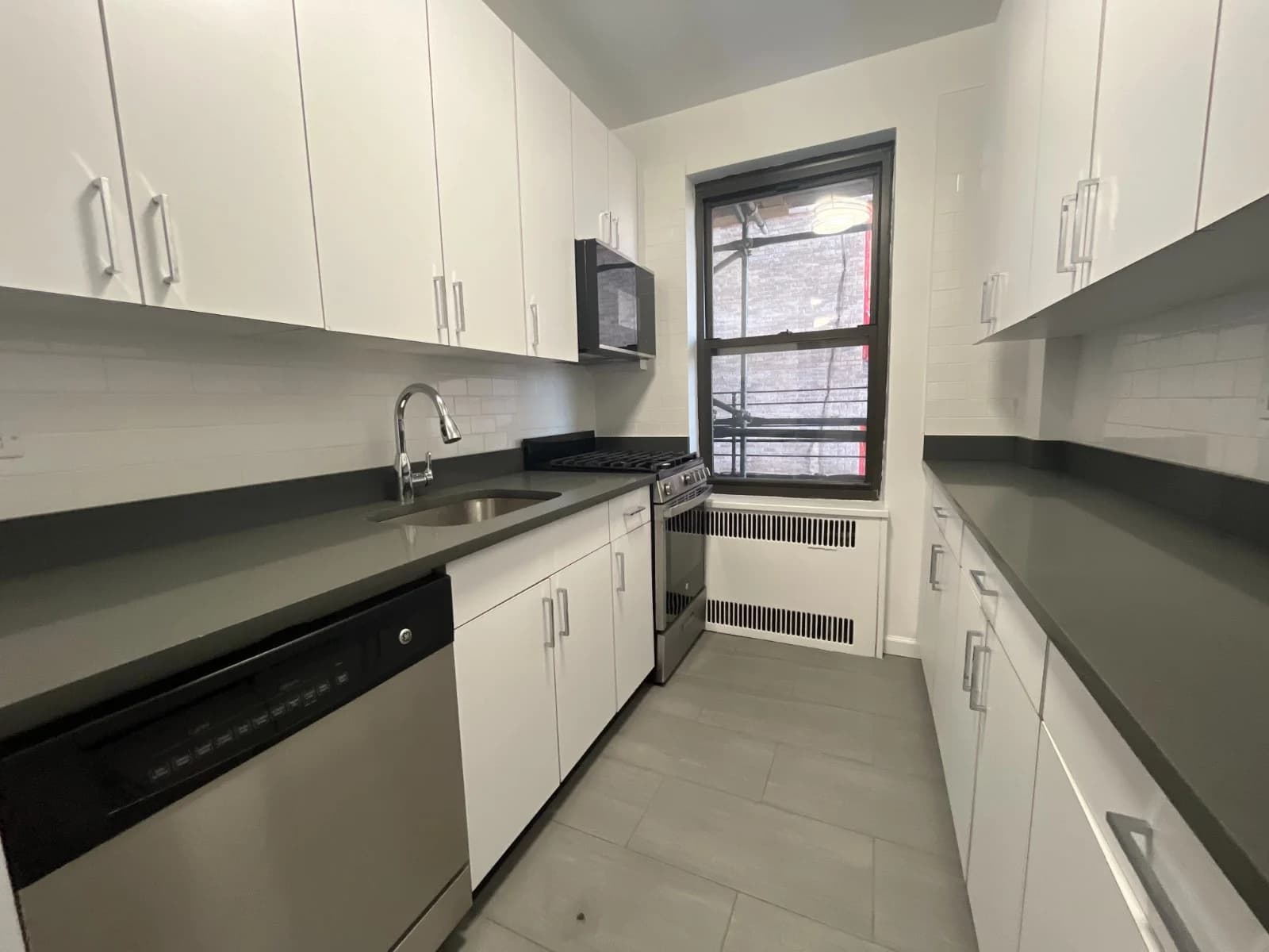 1 bed apartment at 20 Fifth Avenue, Unit 9B, Greenwich Village, photo 4 of 4
