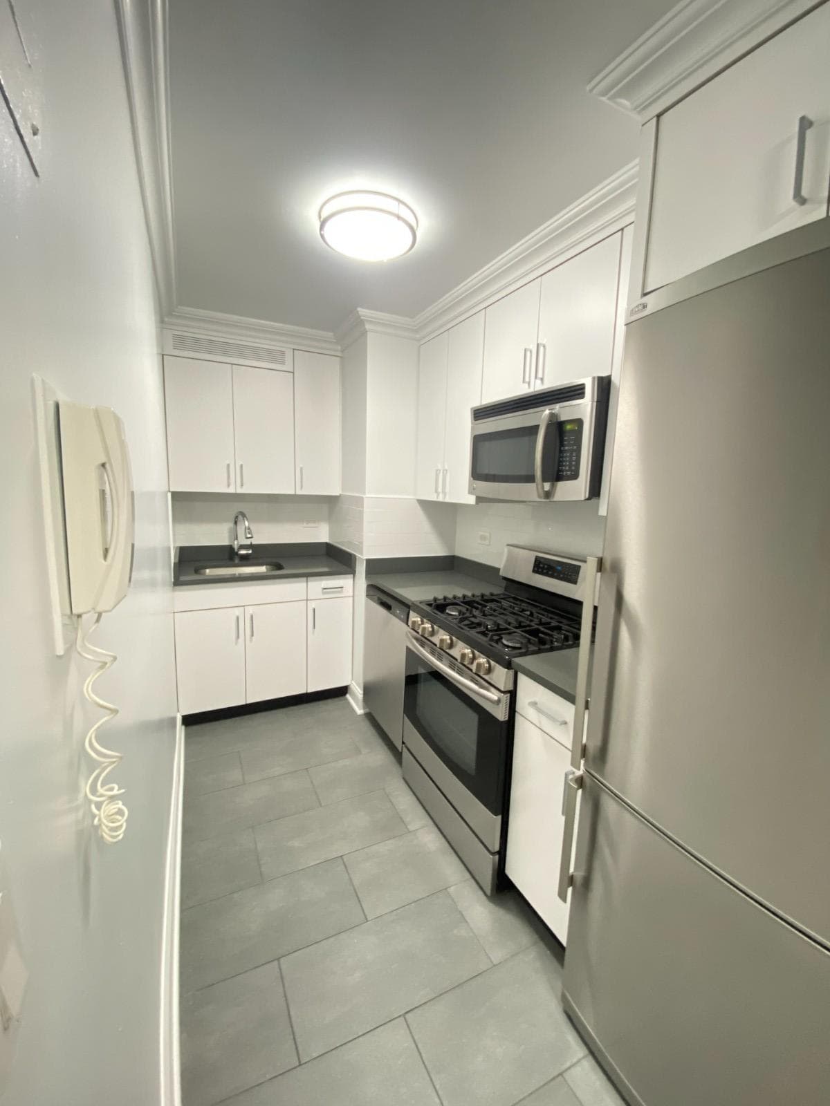 2 bed apartment at 96 Fifth Avenue, Unit 3C, Union Square, photo 5 of 7